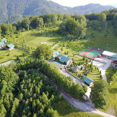 Hotel & Resort Gacka Мойковац Екстериор снимка