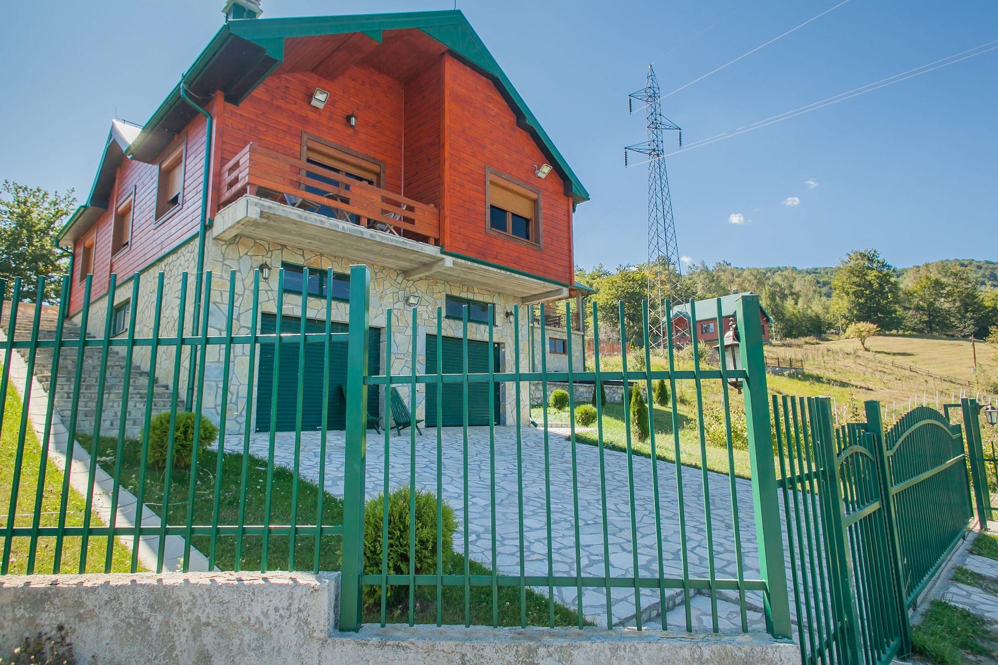 Hotel & Resort Gacka Мойковац Екстериор снимка