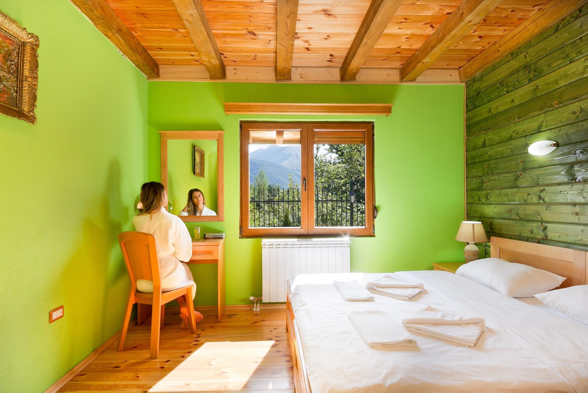 Hotel & Resort Gacka Мойковац Екстериор снимка