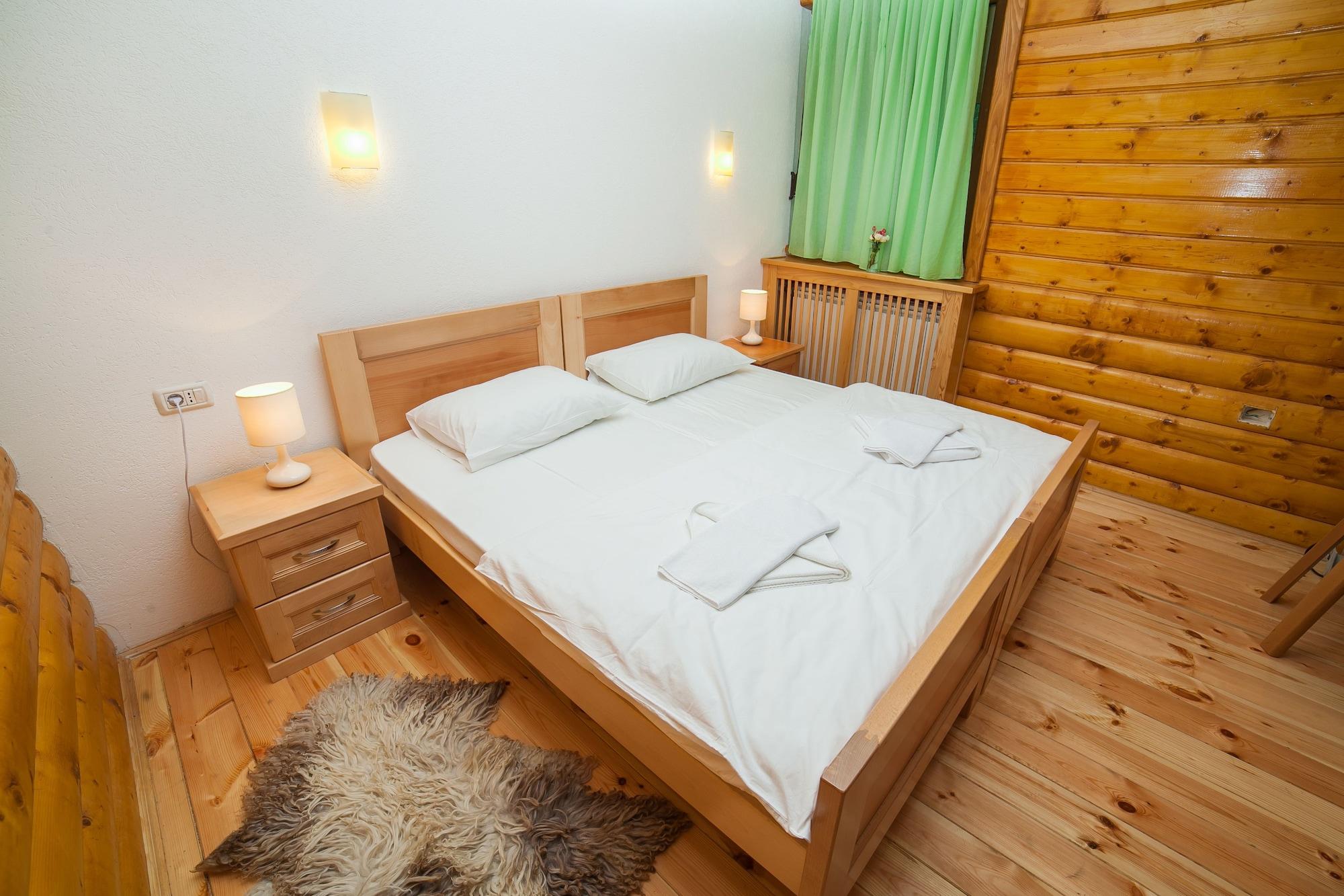 Hotel & Resort Gacka Мойковац Екстериор снимка