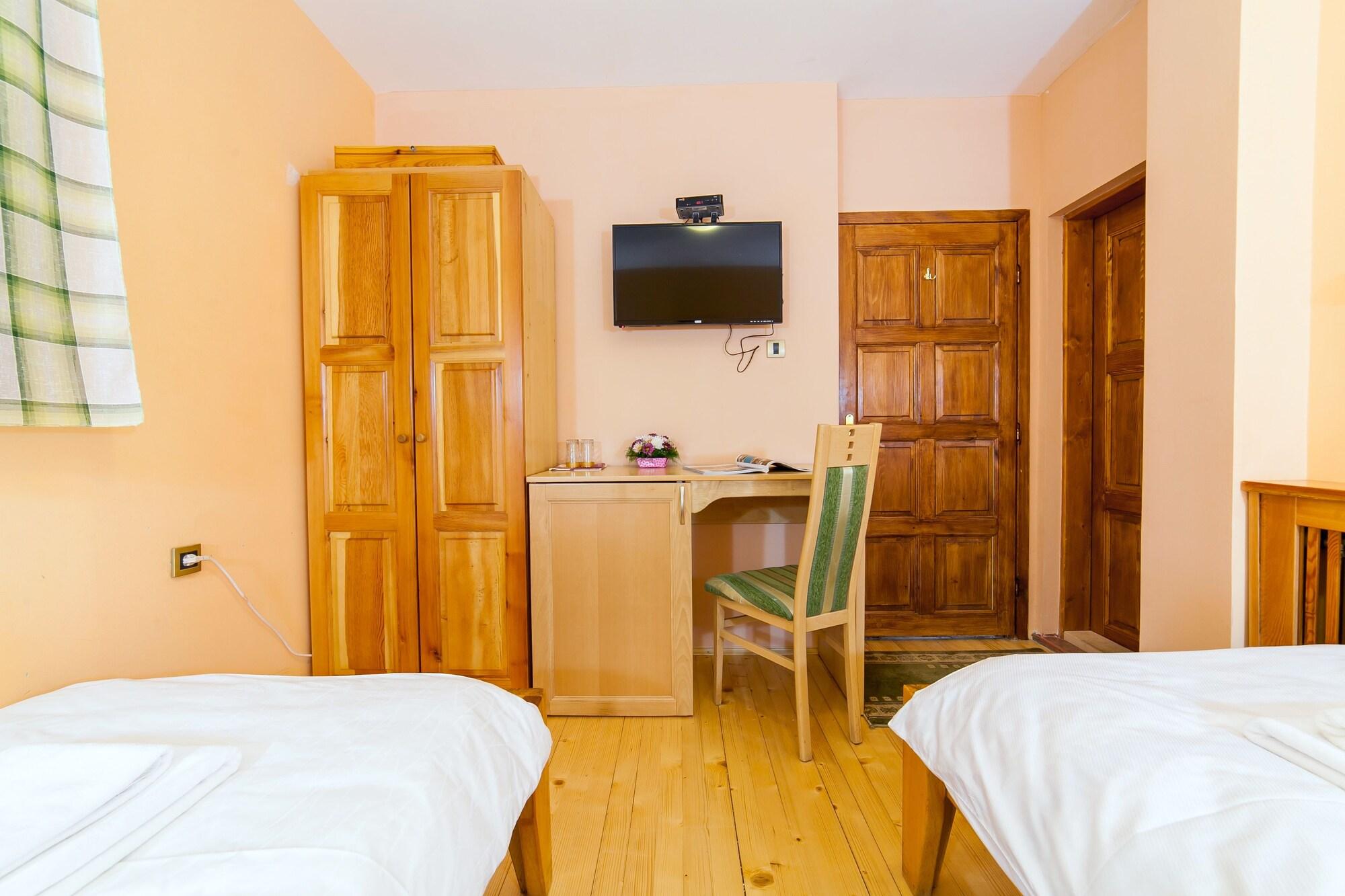 Hotel & Resort Gacka Мойковац Екстериор снимка