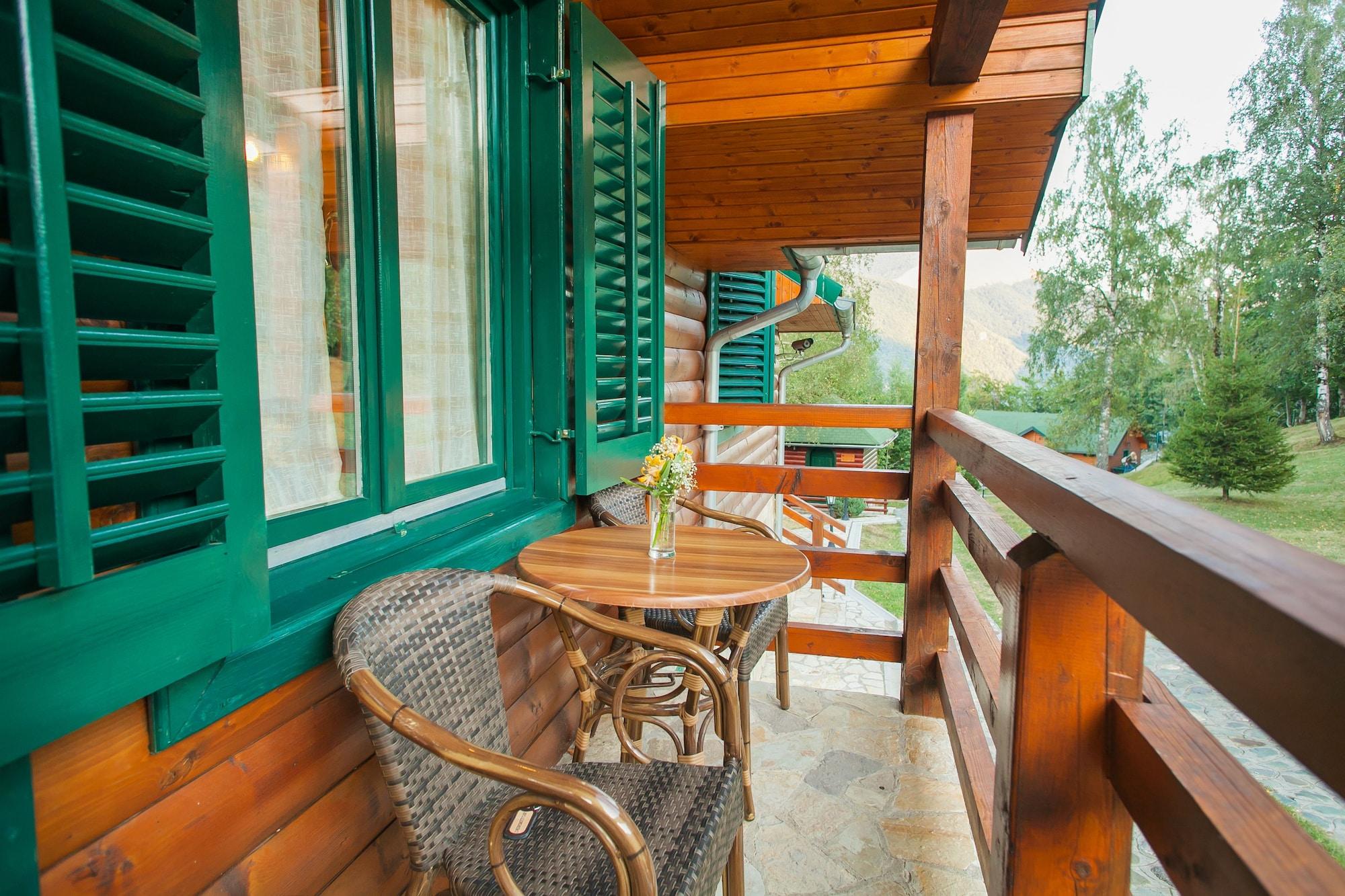 Hotel & Resort Gacka Мойковац Екстериор снимка