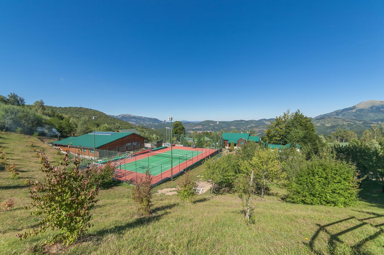 Hotel & Resort Gacka Мойковац Екстериор снимка