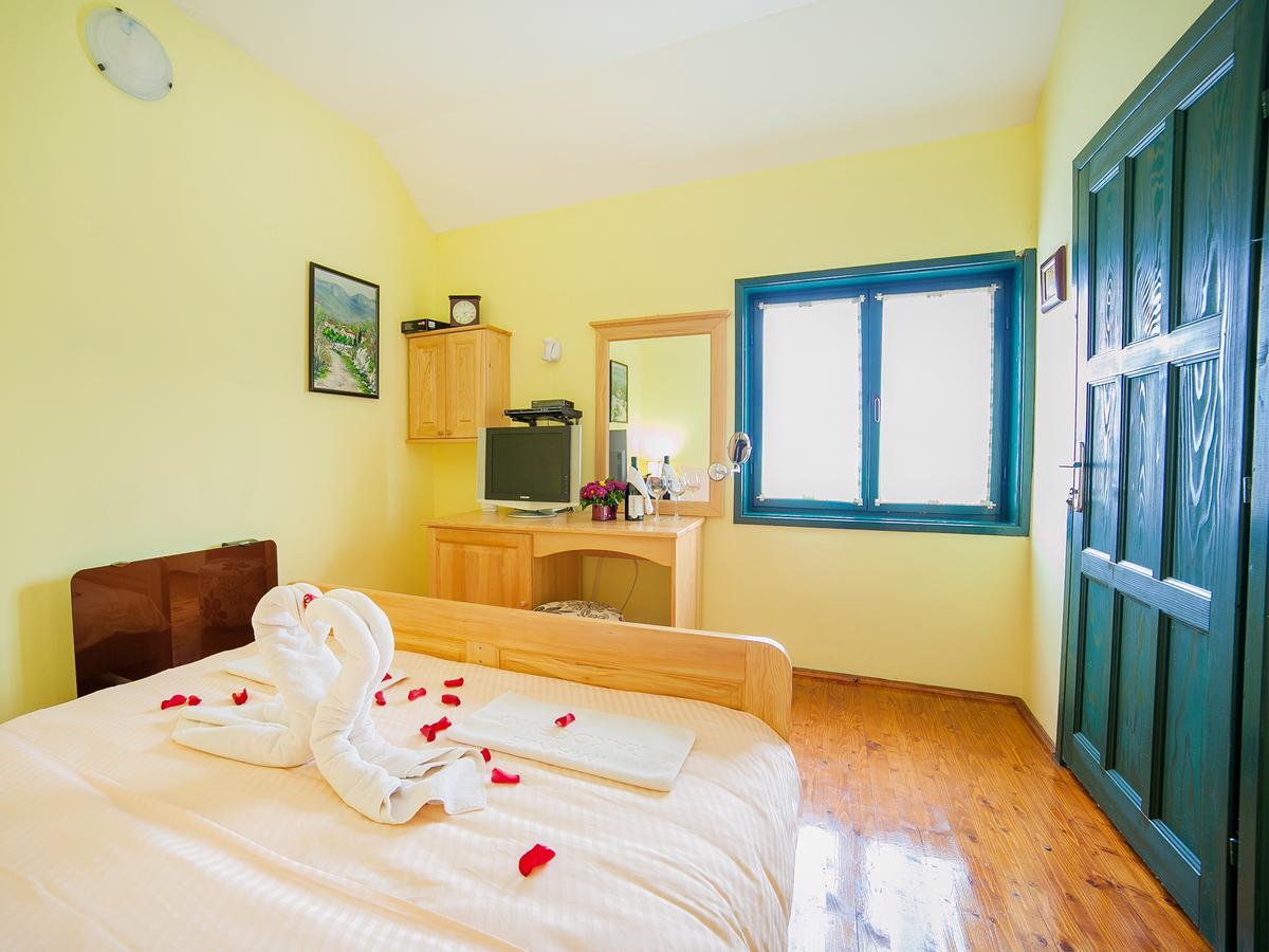 Hotel & Resort Gacka Мойковац Екстериор снимка