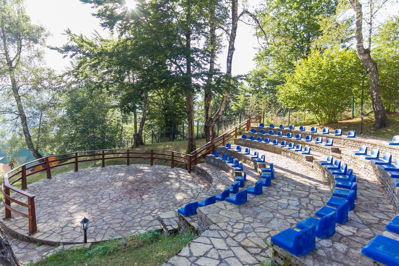 Hotel & Resort Gacka Мойковац Екстериор снимка