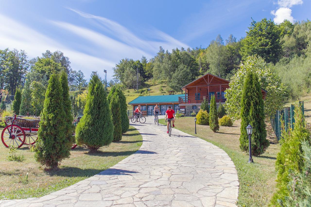Hotel & Resort Gacka Мойковац Екстериор снимка