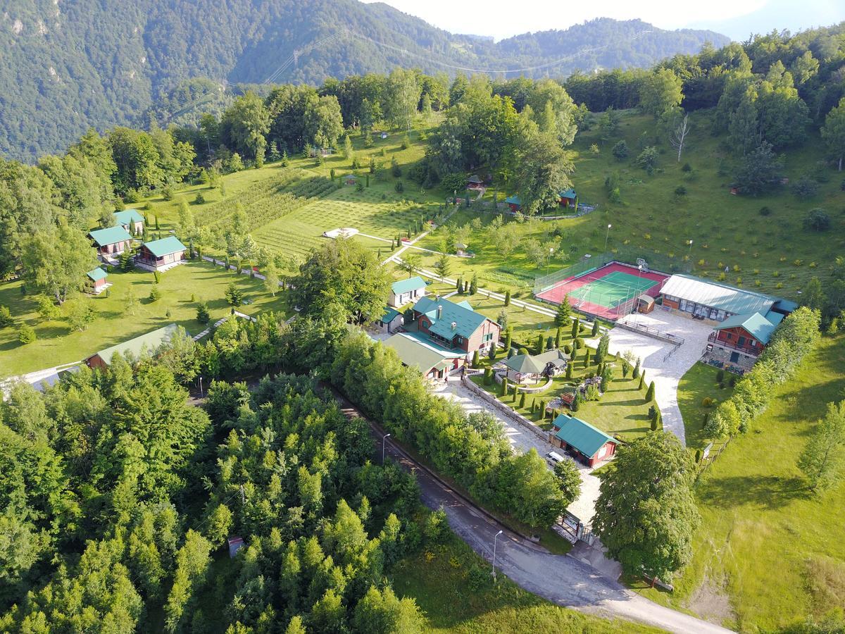 Hotel & Resort Gacka Мойковац Екстериор снимка